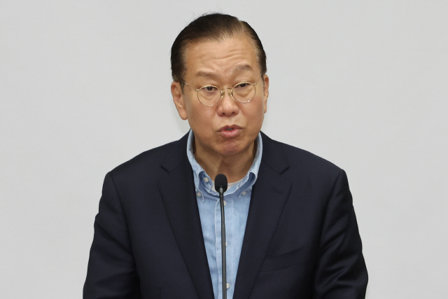 후보 단일화 촉구하는 권영세 비대위원장      (서울=연합뉴스) 김주성 기자 = 국민의힘 권영세 비상대책위원장이 6일 서울 여의도 국회에서 열린 의원총회에서 후보 단일화를 촉구하고 있다. 2025.5.6      utzza@yna.co.kr  (끝)      <저작권자(c) 연합뉴스, 무단 전재-재배포, AI 학습 및 활용 금지>